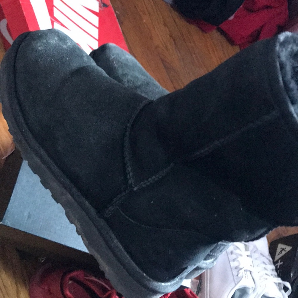 Uggs - Picture 2 of 4